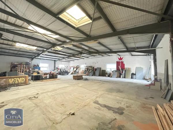 Location local commercial 560m²