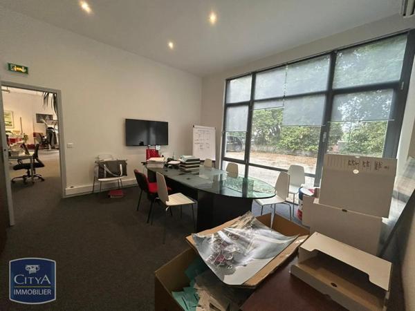 Location local commercial 560m²