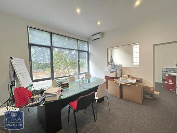 Location local commercial 560m²