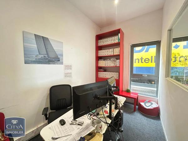 Location local commercial 560m²