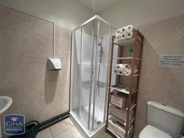 Location local commercial 560m²