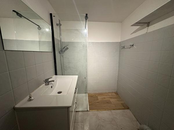 A VENDRE 83470 SAINT MAXIMIN LA SAINTE BAUME  APPARTEMENT T2 DE 30 M² RDC