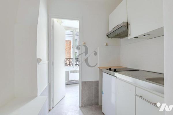 Belleville – Charmant 2 pièces, lumineux sur rue, cave incluse