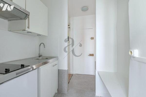 Belleville – Charmant 2 pièces, lumineux sur rue, cave incluse