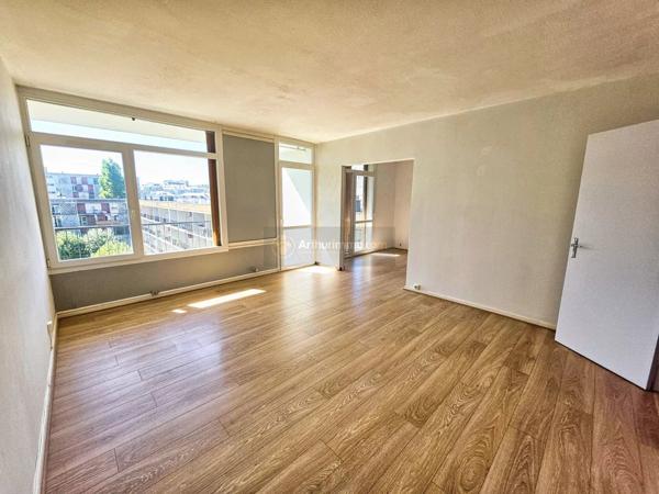 Vente                                                      Appartement
                        
                     2 pièces                      87 m2                     à Brest