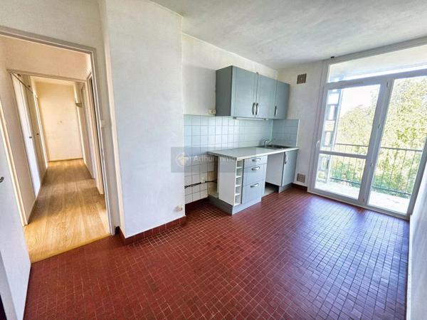 Vente                                                      Appartement
                        
                     2 pièces                      87 m2                     à Brest
