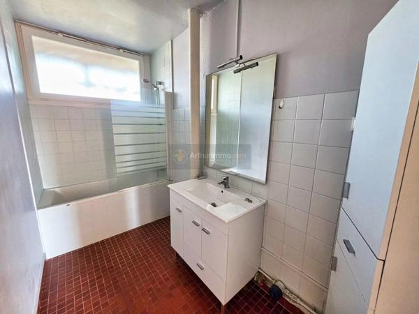 Vente                                                      Appartement
                        
                     2 pièces                      87 m2                     à Brest