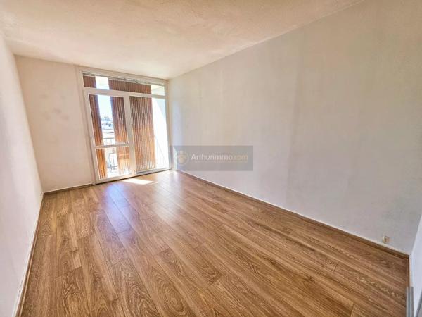 Vente                                                      Appartement
                        
                     2 pièces                      87 m2                     à Brest