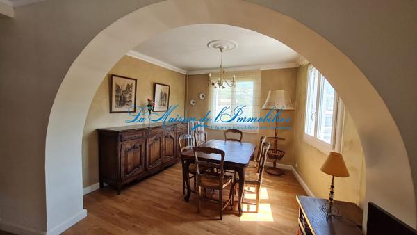 Saint Ambroix centre, appartement de type F4 avec terrasse