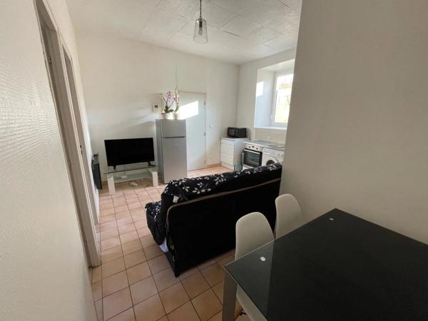 Location                                                      Appartement
                        
                     2 pièces                      33 m2                     à Niort