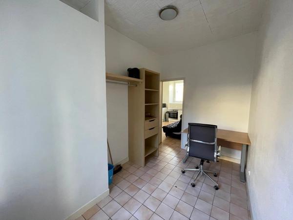 Location                                                      Appartement
                        
                     2 pièces                      33 m2                     à Niort