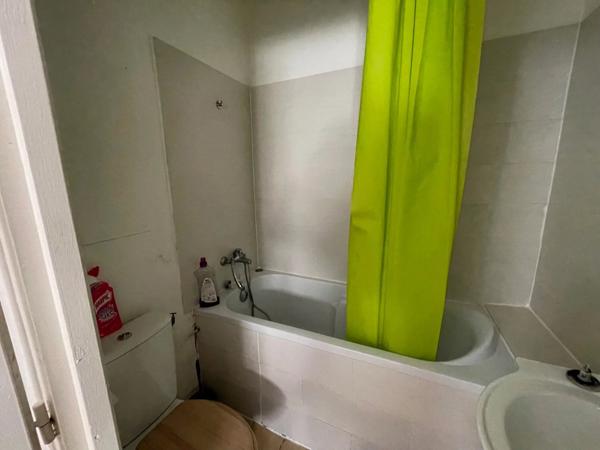 Location                                                      Appartement
                        
                     2 pièces                      33 m2                     à Niort