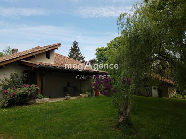 Maison à CHANOZ-CHATENAY, 01400 - 6 pièces 230m²