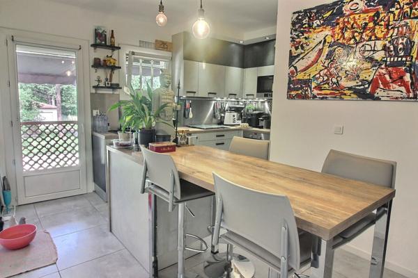 Maison Bouc Bel Air 11 pièces 182 m2 sur une parcelle de 1490 m² + piscine, terrain de pétanque, garage