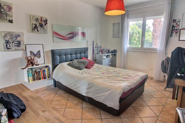 Maison Bouc Bel Air 11 pièces 182 m2 sur une parcelle de 1490 m² + piscine, terrain de pétanque, garage