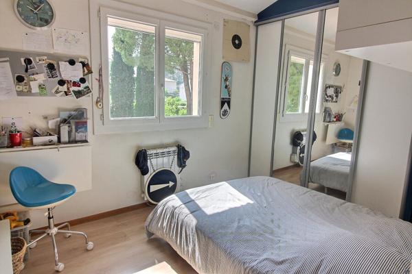 Maison Bouc Bel Air 11 pièces 182 m2 sur une parcelle de 1490 m² + piscine, terrain de pétanque, garage