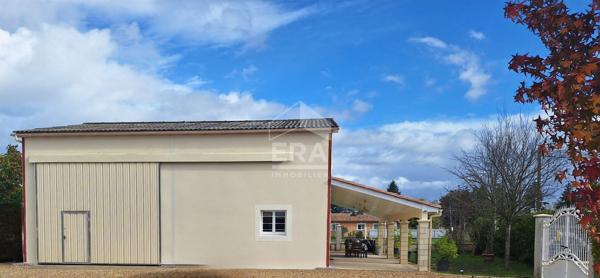 Maison individuelle avec garage.