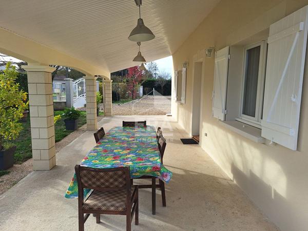 Maison individuelle avec garage.