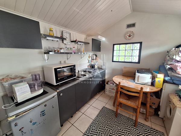 Maison individuelle avec garage.