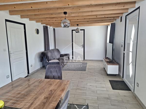 Maison individuelle avec garage.