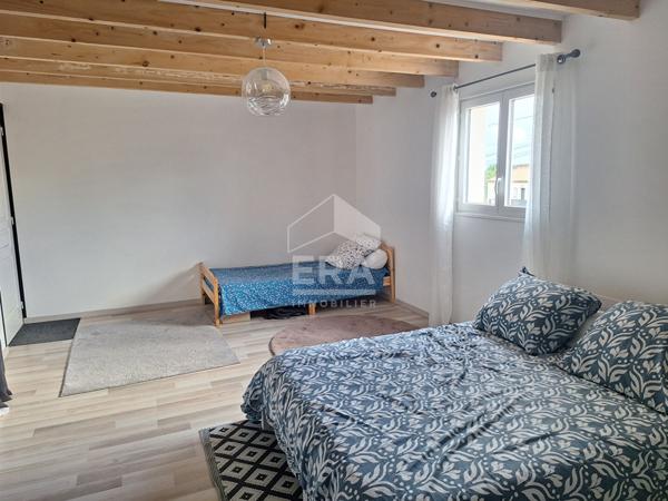 Maison individuelle avec garage.