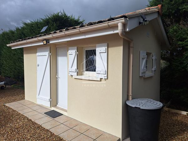 Maison individuelle avec garage.