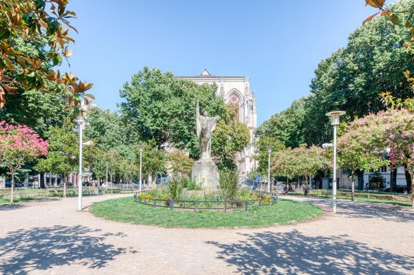 Lyon 6 - FOCH: Un appartement dernier étage, 2 chambres, 103m2.