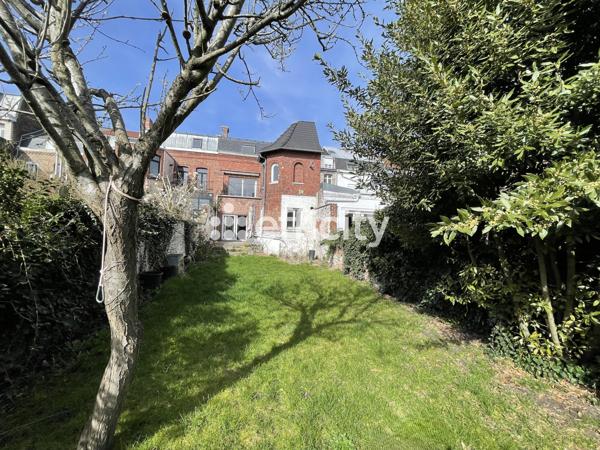 Maison 9 pièces - 240 m²