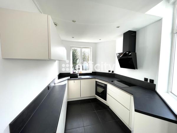 Maison 9 pièces - 240 m²