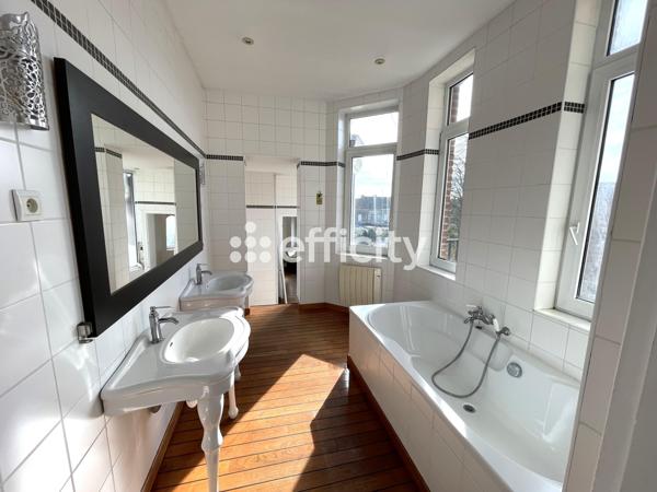 Maison 9 pièces - 240 m²