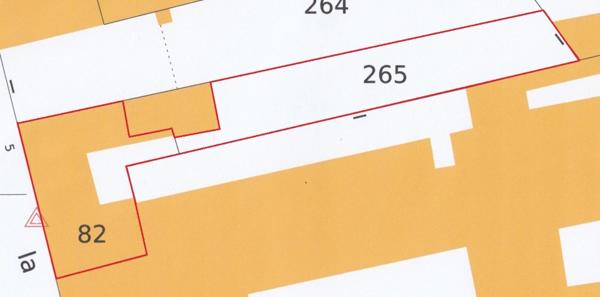 GRANDE MAISON DE BOURG AVEC CACHET, 3 CHAMBRES (possibilités ++), BEAUX VOLUMES, ESPACES AMÉNAGEABLES, JARDIN