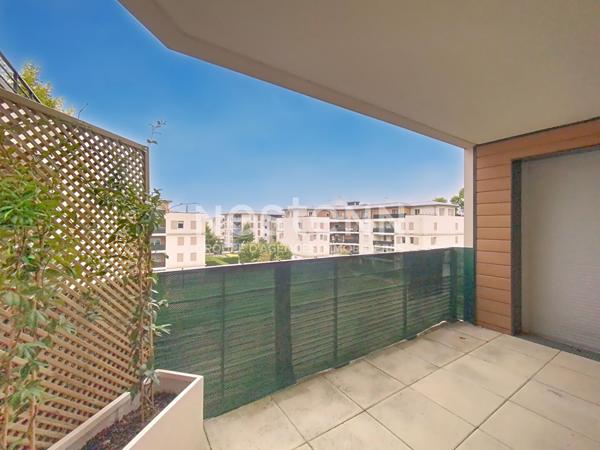 Appartement Guyancourt 3 pièce(s) 70.96 m2 3eme étage balcon calme sud est