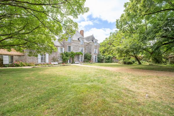 Maison
         11 pièces
        - 397 m² Bien prestige 983 250 € *