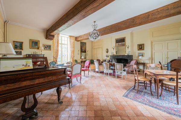 Maison
         11 pièces
        - 397 m² Bien prestige 983 250 € *