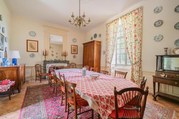 Maison
         11 pièces
        - 397 m² Bien prestige 983 250 € *