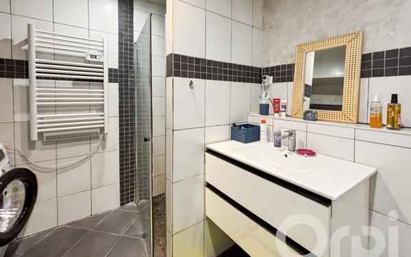 Maison à vendre    4 pièces •  Roquemaure