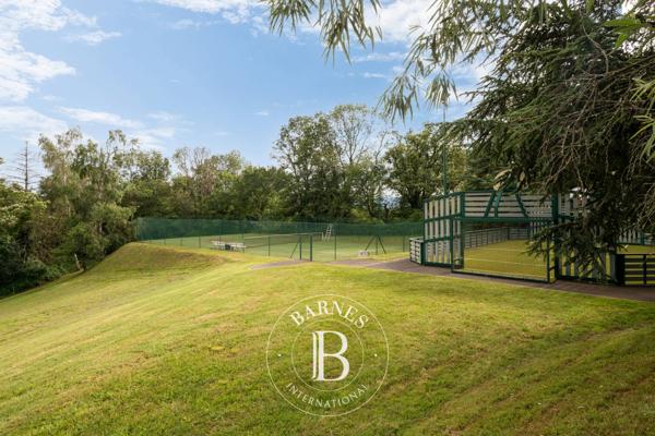Limonest, Propriété 5 Chambres -  513 m² à vendre