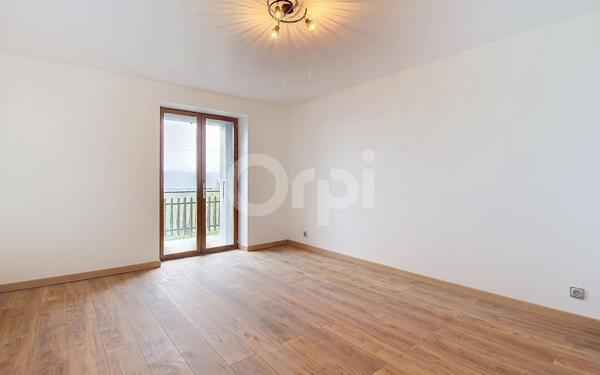 Appartement à vendre    4 pièces • 125,74 m2 Saint-Cergues