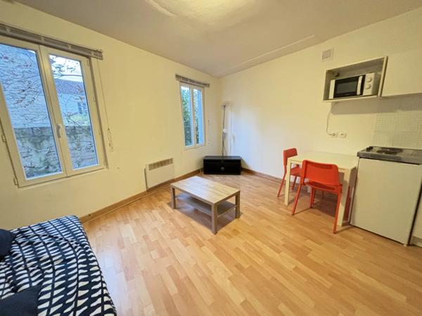 Location                                                      Appartement
                        
                     1 pièces                      26 m2                     à Niort