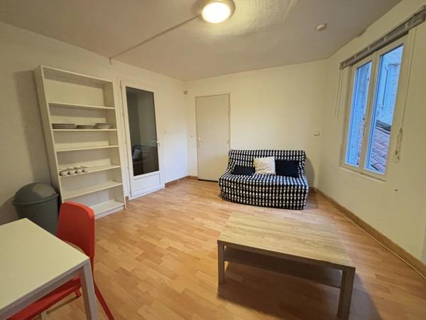 Location                                                      Appartement
                        
                     1 pièces                      26 m2                     à Niort