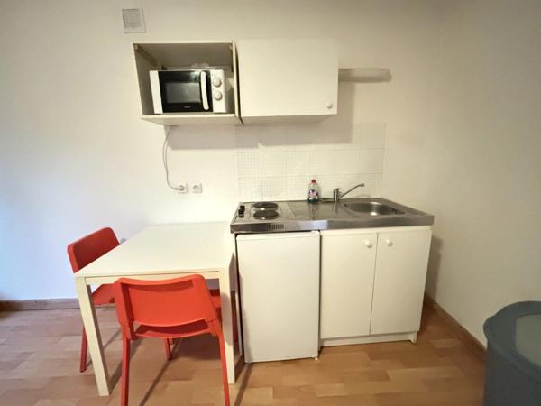 Location                                                      Appartement
                        
                     1 pièces                      26 m2                     à Niort