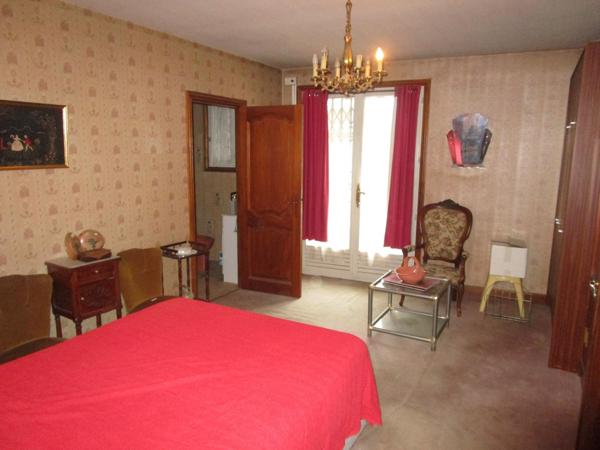 MAISON DE VILLE AVEC GRAND JARDIN