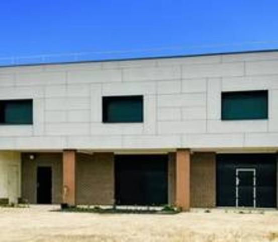 MAISON DE 82 M² - ENTREPOT DE 326 M² - AUCUN TRAVAUX A PREVOIR - IDEAL PROFFESSIONNEL OU INVESTISSEUR