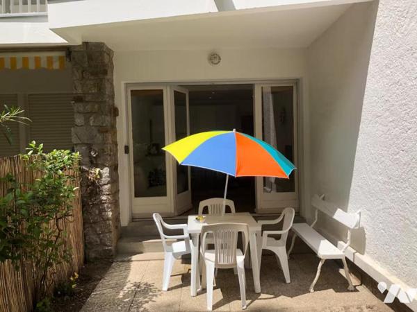 STUDIO RENOVÉ AVEC JARDIN - PLAGE BENOÎT