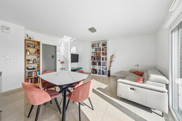APPARTEMENT 4 PIÈCES 85M² AVEC VUE PANORAMIQUE ET EXTÉRIEURS
