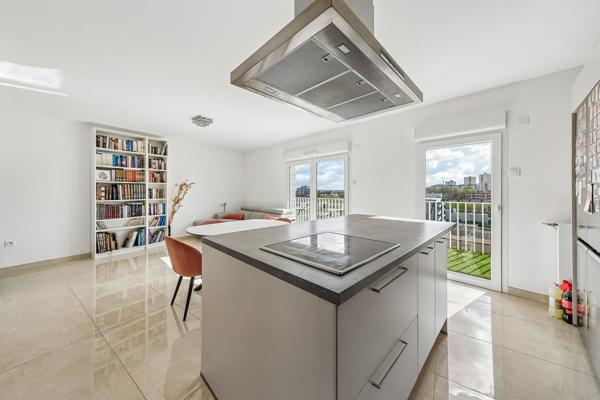 APPARTEMENT 4 PIÈCES 85M² AVEC VUE PANORAMIQUE ET EXTÉRIEURS