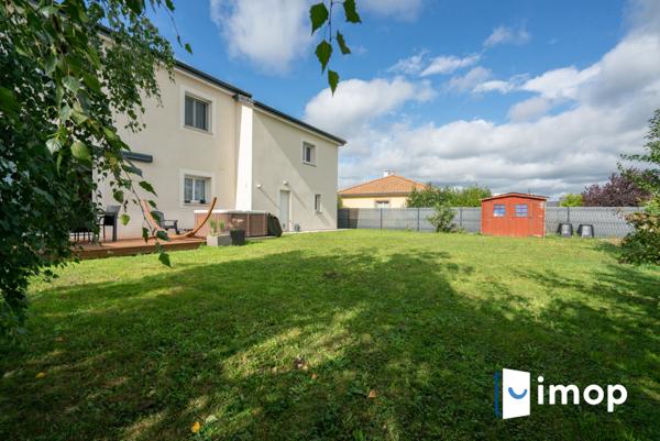 Grand pavillon en parfait état