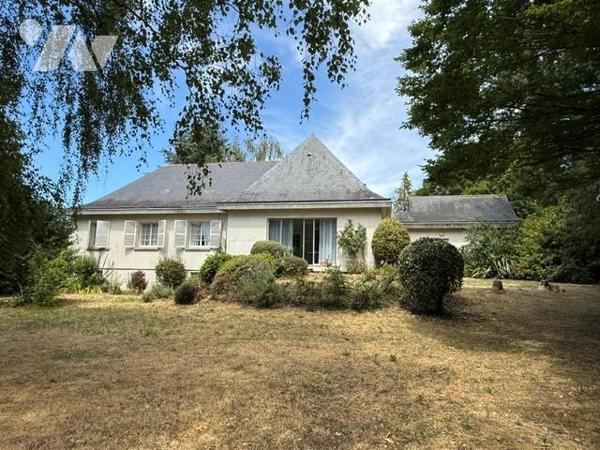 MARTIGNE-BRIAND MAISON D'ARCHITECTE 7 CH AVEC GRAND JARDIN PAYSAGER