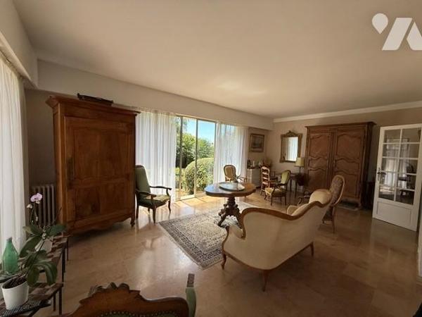 MARTIGNE-BRIAND MAISON D'ARCHITECTE 7 CH AVEC GRAND JARDIN PAYSAGER