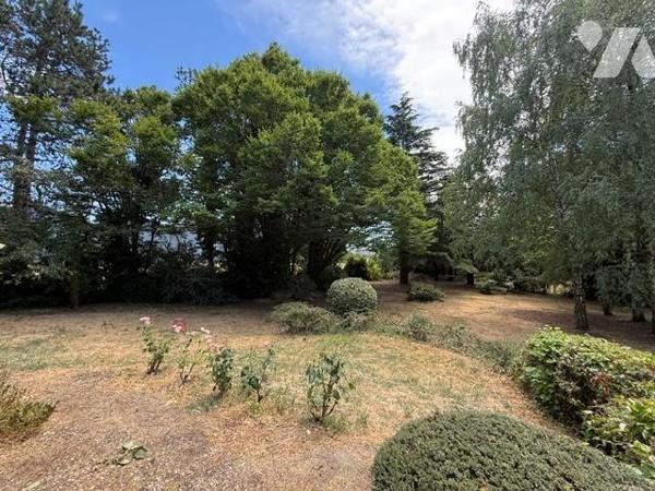 MARTIGNE-BRIAND MAISON D'ARCHITECTE 7 CH AVEC GRAND JARDIN PAYSAGER